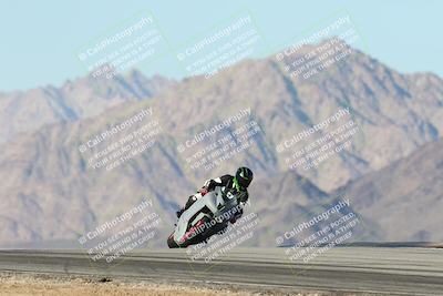 media/Dec-01-2025-Moto Forza (Mon) [[2daa91e15f]]/3-Beginner Group/Session 4 Turn 9/